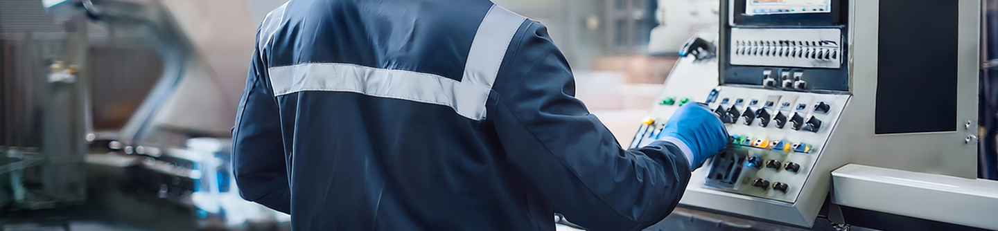 Responsável pela transformação de insumos em produtos, garantindo qualidade, prazos e eficiência no processo produtivo.